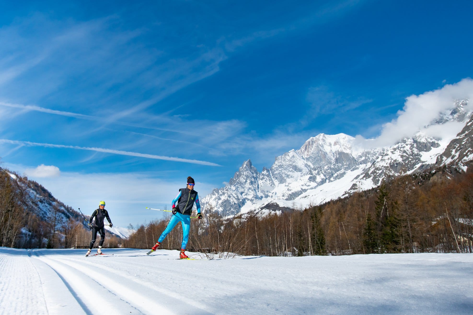 Per gli appassionati dello sci di fondo la Val Ferret a Courmayeur offre 22 chilometri di piste sempre tracciate e battute in uno scenario unico sul Monte Bianco.